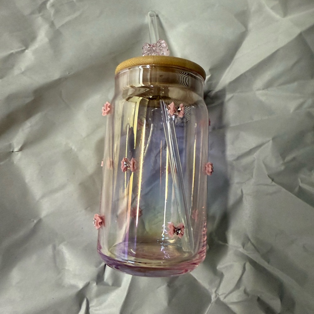 Glass bow cup with glass straw